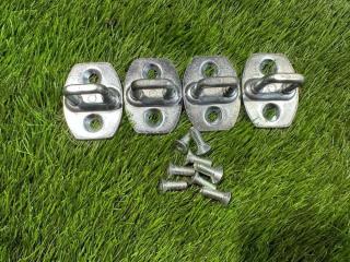 Фото запчасти петля замка двери (комплект) Toyota Vitz 2007 контрактная запчасть Запчасть петля замка двери (комплект) Toyota Vitz 2007