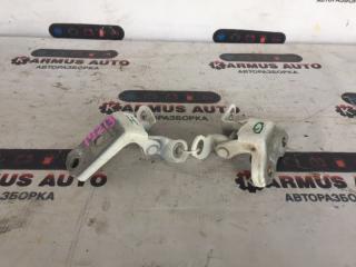 Петля двери задняя правая Toyota Prius