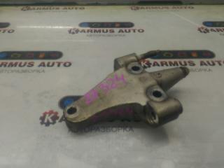 Запчасть кронштейн опоры двигателя Nissan Cefiro