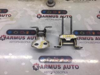 Петля двери задняя левая Toyota Chaser