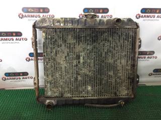 Радиатор охлаждения двигателя Isuzu Trooper