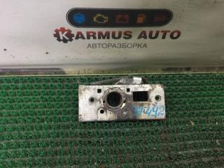 Запчасть замок капота передний Isuzu Trooper