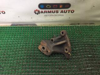 Кронштейн опоры двигателя правый Isuzu Trooper UBS7VF LG6