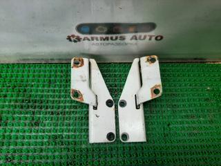 Петля капота Nissan R'nessa