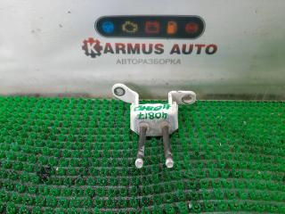 Петля двери задняя правая Toyota Mark II