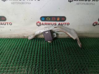 Запчасть ручка открывания капота Mitsubishi Sigma