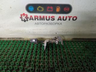Фото запчасти ручка открывания бензобака Toyota Ipsum контрактная запчасть Запчасть ручка открывания бензобака Toyota Ipsum