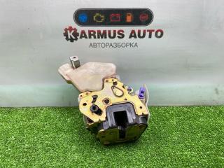 Запчасть замок двери задний правый Nissan Bassara