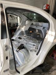 Фото запчасти уплотнение дверное заднее левое TOYOTA COROLLA AXIO 2013/07 Б/У запчасть Запчасть уплотнение дверное заднее левое TOYOTA COROLLA AXIO 2013/07