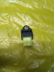 Фото запчасти датчик airbag TOYOTA HARRIER 2014/03 контрактная запчасть Запчасть датчик airbag TOYOTA HARRIER 2014/03