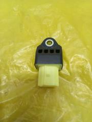 Фото запчасти датчик airbag TOYOTA HARRIER 2014/03 контрактная запчасть Запчасть датчик airbag TOYOTA HARRIER 2014/03