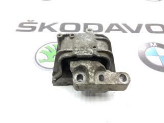 Опора двигателя правая Skoda Yeti 2009