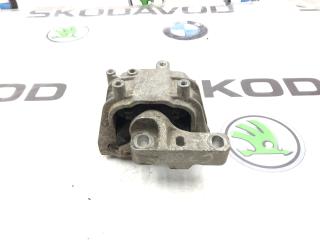Опора двигателя правая Skoda Octavia RS 2010