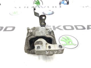 Опора двигателя правая Skoda Yeti 2013