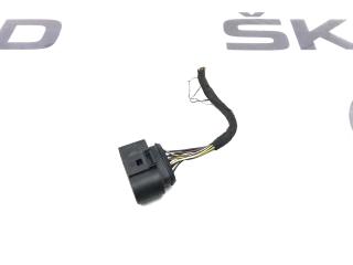 Запчасть разъем фары галоген Skoda Octavia 2016