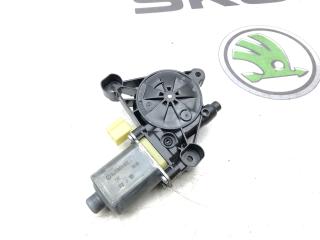 Запчасть мотор стеклоподъемника передний правый Skoda Octavia 2015