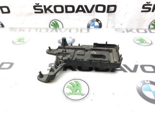 Площадка аккумулятора (АКБ) Skoda Octavia 2011