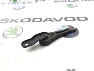Запчасть кронштейн двигателя Skoda Octavia RS 2010