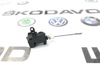 Запчасть активатор лючка бензобака Skoda Octavia 2010