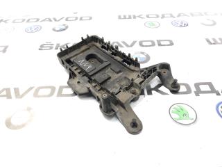 Площадка аккумулятора (АКБ) Skoda Octavia 2011