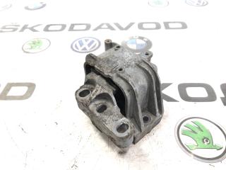 Опора двигателя правая Skoda Octavia RS 2010