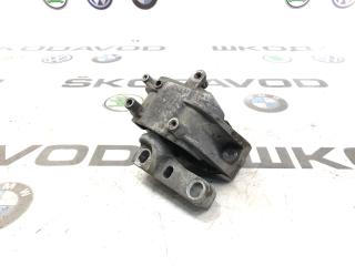 Опора двигателя правая Skoda Yeti 2014