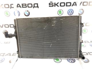 Радиатор охлаждения двигателя Volkswagen Passat 2011
