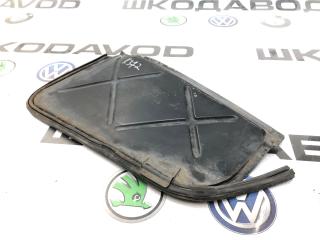 Запчасть крышка левая Volkswagen Transporter 2006