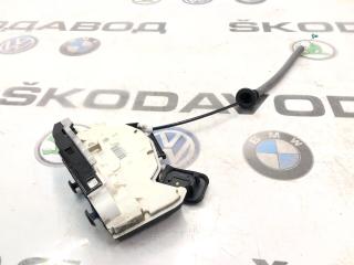 Замок двери задний левый Skoda Octavia 2015