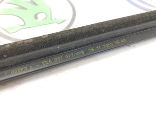 Молдинг стекла передний правый Octavia RS 2014 A7 (5E)