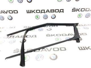 Уплотнитель стекла передний левый Skoda Yeti 2014 5L 2.0 CFJA 5L0837431J Б/У