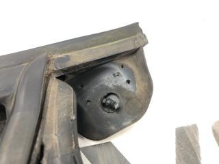 Уплотнитель стекла передний левый Yeti 2014 5L 2.0 CFJA