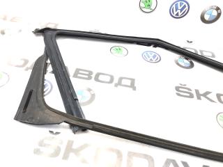 Уплотнитель стекла передний левый Yeti 2014 5L 2.0 CFJA