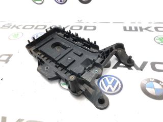 Площадка аккумулятора (АКБ) Skoda Yeti 2009