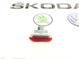 Запчасть плафон подсветки карты двери Skoda Octavia RS