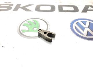 Фото запчасти кронштейн топливной форсунки Mercedes-Benz ML 2009 Б/У запчасть Запчасть кронштейн топливной форсунки Mercedes-Benz ML 2009