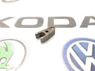 Фото запчасти кронштейн топливной форсунки Mercedes-Benz ML 2009 Б/У запчасть Запчасть кронштейн топливной форсунки Mercedes-Benz ML 2009