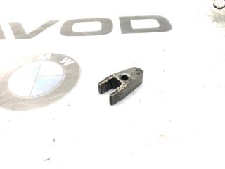 Фото запчасти кронштейн топливной форсунки Mercedes-Benz ML 2009 Б/У запчасть Запчасть кронштейн топливной форсунки Mercedes-Benz ML 2009