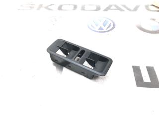Накладка блока управления стеклоподъемников Skoda Yeti 2011
