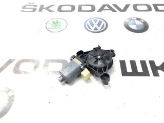 Запчасть мотор стеклоподъемника передний левый Skoda Octavia 2013