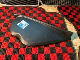 Запчасть накладка на торпедо боковая правая Subaru Legacy 2005