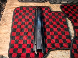 Запчасть накладка центральной стойки правая Subaru Forester 2003