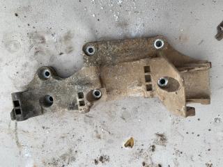 Запчасть кронштейн генератора Volkswagen Golf 2000