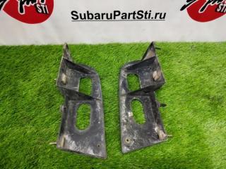 Запчасть направляющая бампера задняя правая Ford Focus 2004