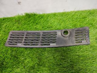 Запчасть решетка под лобовое стекло левая BMW 3-series 1988