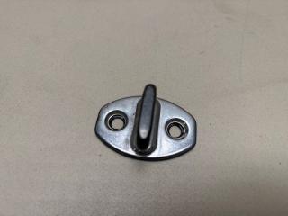 Запчасть ответная часть замка двери VOLKSWAGEN Polo 5 поколение 2014