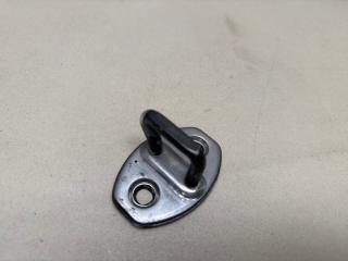 Запчасть ответная часть замка двери VOLKSWAGEN Polo 5 поколение 2014