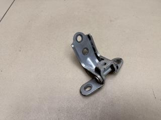 Фото запчасти петля двери нижняя задняя правая KIA Soul 1 поколение 2012 Б/У запчасть Запчасть петля двери нижняя задняя правая KIA Soul 1 поколение 2012