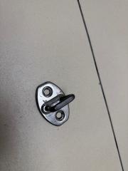 Запчасть ответная часть замка двери VOLKSWAGEN Polo 5 поколение 2010