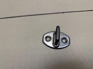 Запчасть ответная часть замка двери VOLKSWAGEN Polo 5 поколение 2011